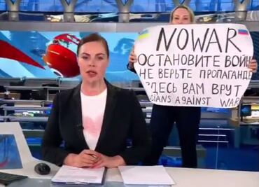 "Te están mintiendo": empleada de televisión rusa interrumpe transmisión de noticias