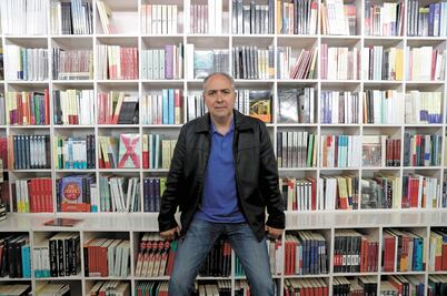 Caronte, escritores muertos para los vivos