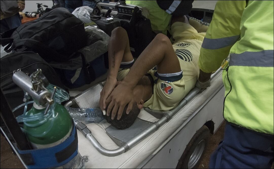 Giovani dos Santos salió herido del Clásico Nacional. Foto: Mexsport