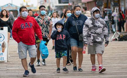 Varios estados demócratas de EU dejarán de exigir uso de cubrebocas en interiores