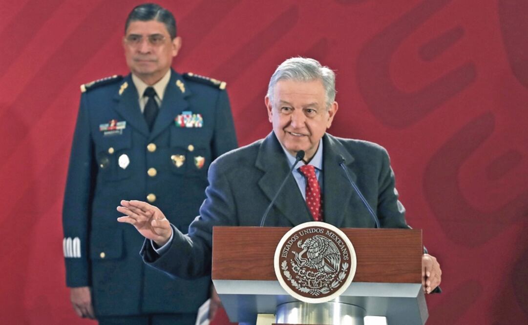 Andrés Manuel López Obrador llamó a los pobladores de las comunidades por donde pasan ductos de Pemex a que dejen de participar en el huachicoleo. Foto: BERENICE FREGOSO. EL UNIVERSAL