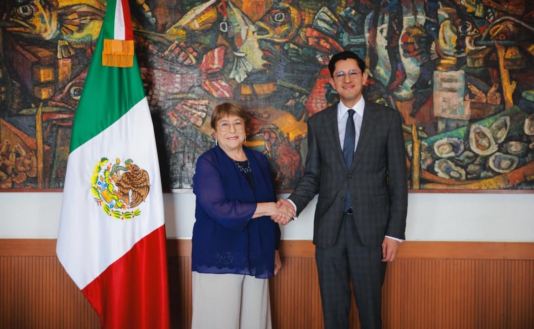Expresidenta de Chile, Michelle Bachelet junto al canciller Roberto Velasco (15/05/2026). Foto: Especial