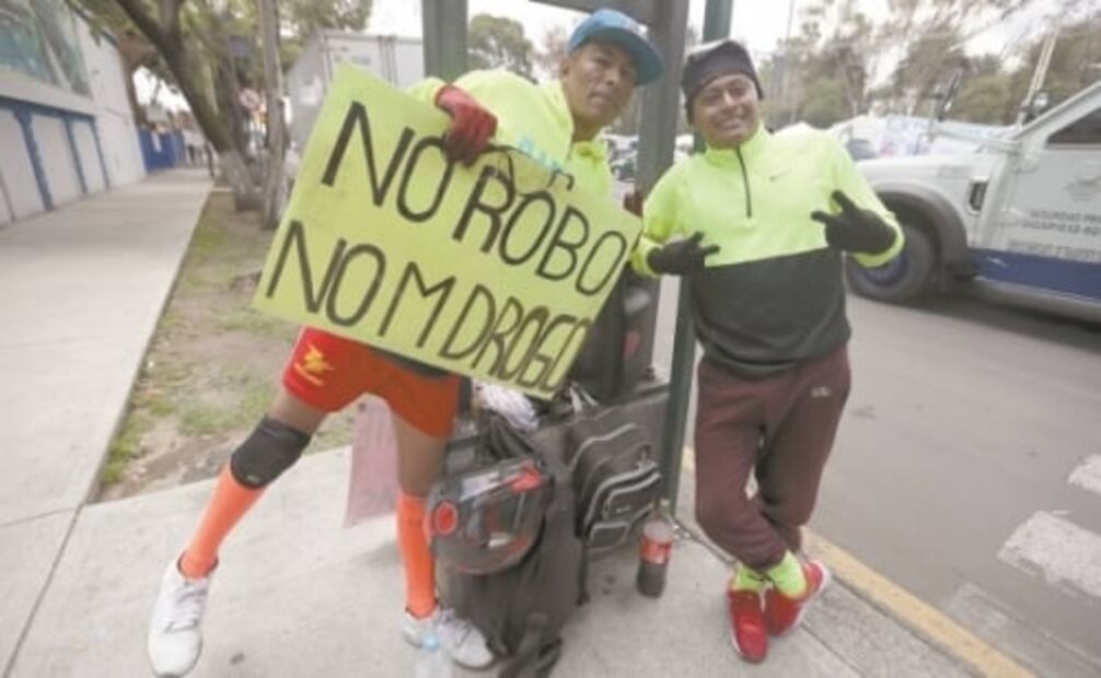 Entre gritos y trucos, vida retorna a cruceros viales