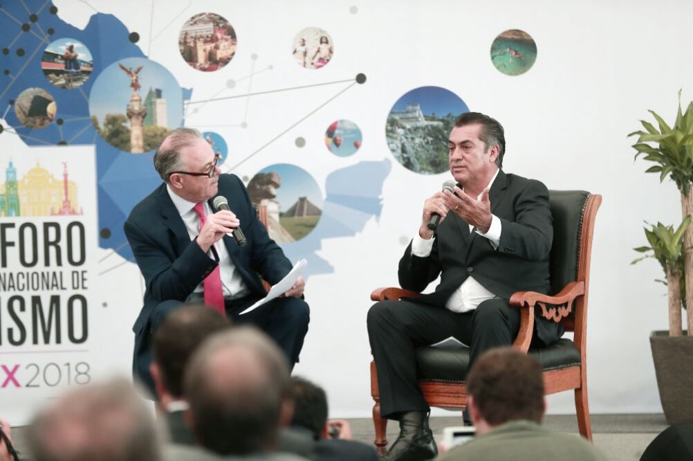 Jaime Rodríguez Calderón El Bronco (der.) se manifestó en favor de revalidar la cultura indígena para potenciar el turismo. Foto: ALEJANDRA LEYVA. EL UNIVERSAL