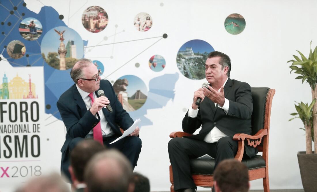 Jaime Rodríguez Calderón El Bronco (der.) se manifestó en favor de revalidar la cultura indígena para potenciar el turismo. Foto: ALEJANDRA LEYVA. EL UNIVERSAL