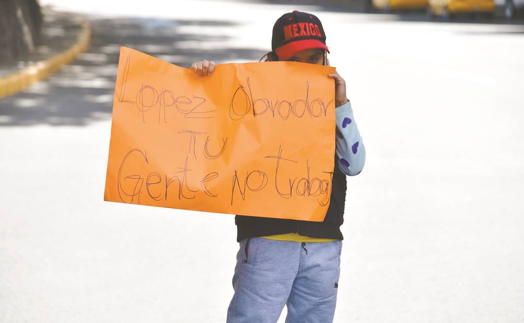 El pasado 15 de junio los padres de niños con cáncer bloquearon los accesos a la Términal 1 del AICM. Foto: ARCHIVO EL UNIVERSAL