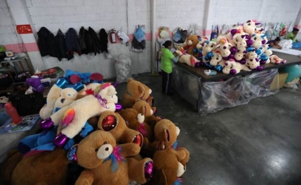 Xonacatlán, el pueblo mexicano que vive de fabricar peluches, se prepara para San Valentín