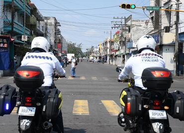 “¡Déjate infraccionar, qué te pasa!”, gritan mujeres en apoyo a una agente de tránsito