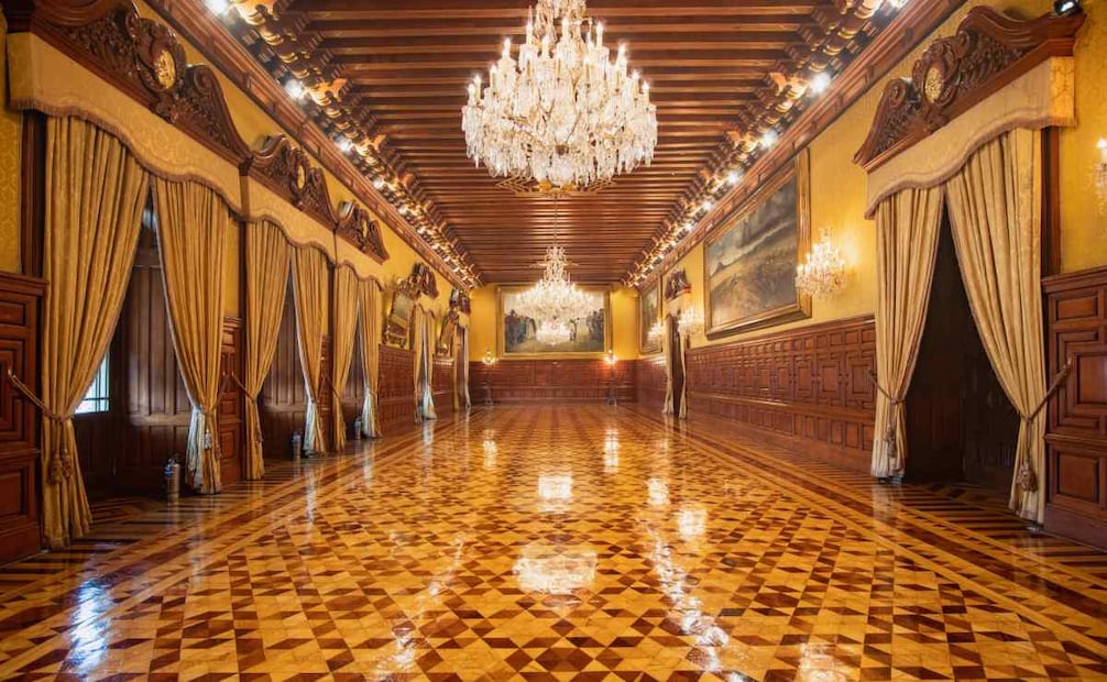 Salón de Recepciones de Palacio Nacional, donde el o la titular del ejecutivo federal recibe la bandera mexicana de la escolta del Heroico Colegio Militar. Foto: X @GobiernoMX