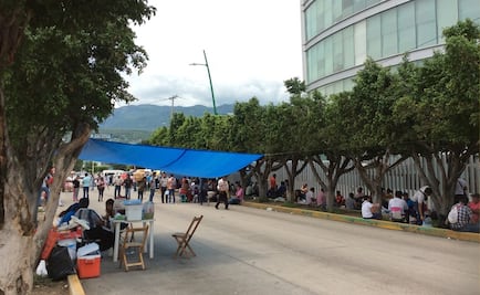 Maestros bloquean Torre Chiapas por cuarto día consecutivo