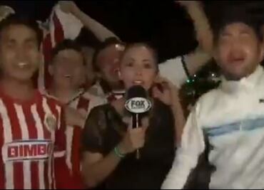 Reportera sufre acoso en festejo de Chivas