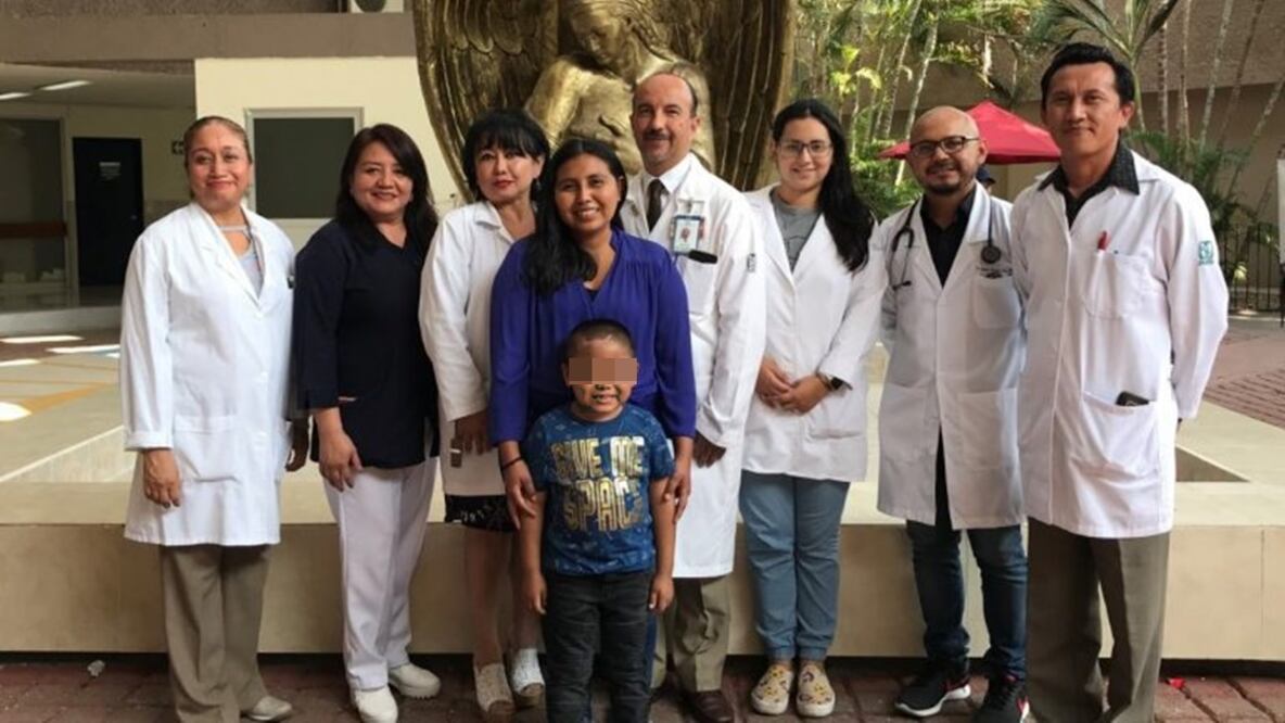 Foto: Especial / El menor Alberto fue rescatado de un explosión en un predio con pirotecnia, personal medico logró salvar su vida tras una delicada cirugía de la cabeza