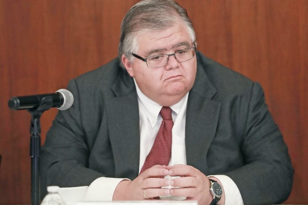 Agustín Carstens, gobernador del Banco de México, ayer durante la entrega de las obligaciones de transparencia del banco central al Inai. (ALEJANDRA LEYVA. EL UNIVERSAL)