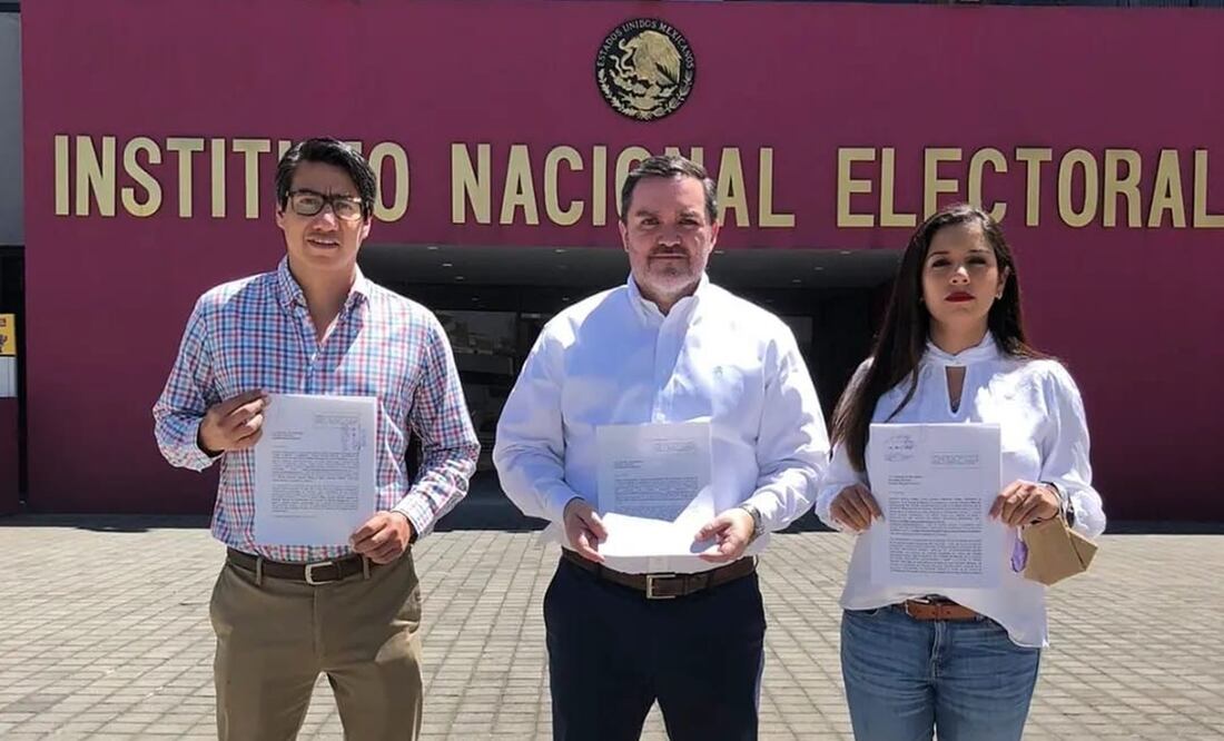 Los diputados Andrés Sánchez Miranda, Federico Döring y Luisa Gutiérrez Ureña acudieron a presentar la queja ante el INE. Foto: Especial