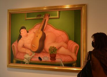 "Mujer con guitarra", de Botero, se subasta en un millón de dólares