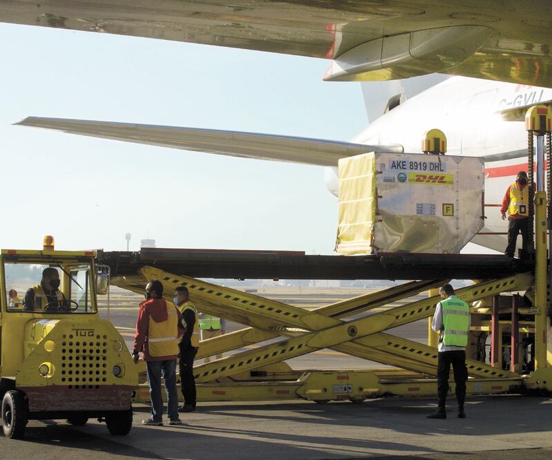 La Federación tiene almacenadas más de 8 mil vacunas en el aeropuerto de NL. ARCHIVO EL UNIVERSAL
