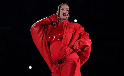 VIDEO: Rihanna celebra éxito tras medio tiempo del Super Bowl... ¿con champagne?