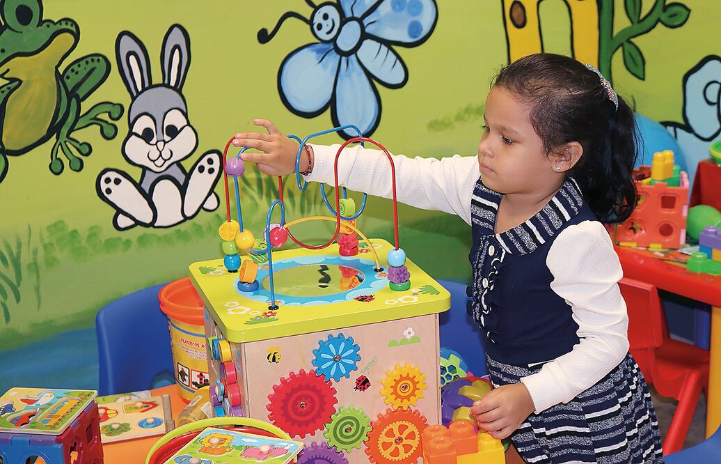 Milagros empezó con un cuadro de gripa y fiebre, después su estómago se hinchó y un dolor en el pecho le cortaba la respiración; una bactería adquirida fue la causa de su diagnóstico de neumonía (FOTOS: IMSS)