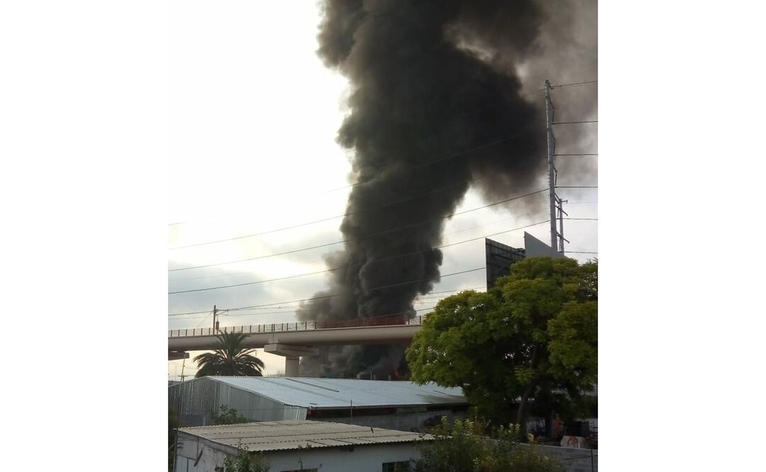 Incendio en empresa de San Nicolás de los Garza. (FOTO: especial)