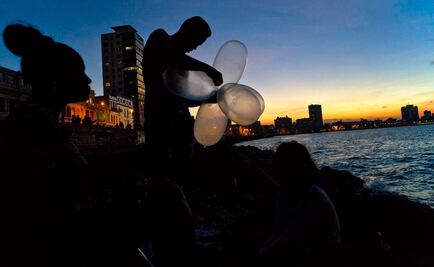 Cuba, el curioso arte de pescar con condones