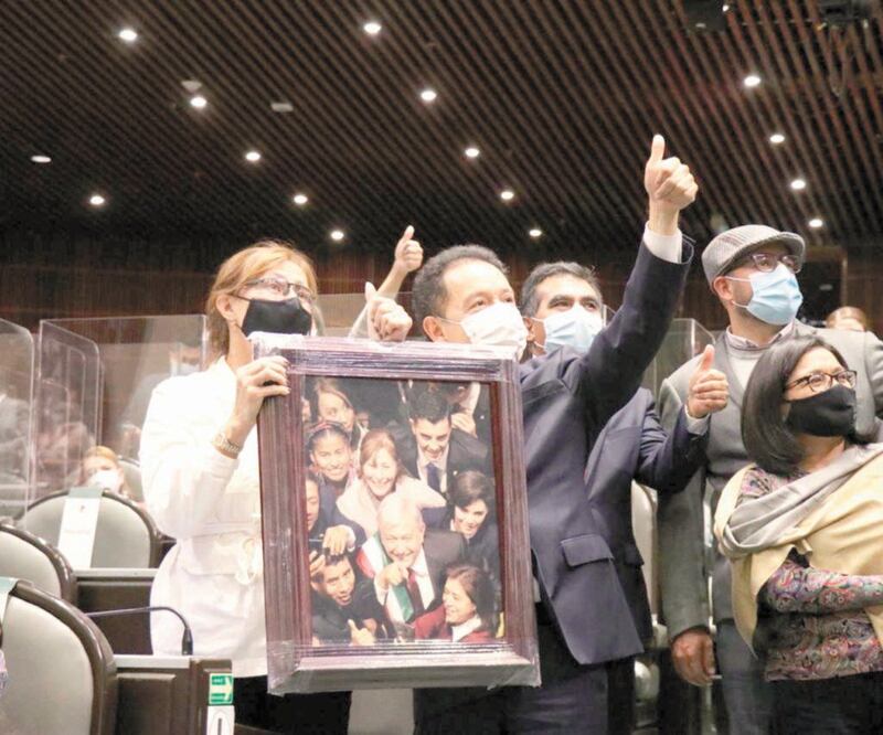 Con muestras de cariño y reconocimiento, el pleno de la Cámara de Diputados despidió ayer a Tatiana Clouthier.  ESPECIAL 