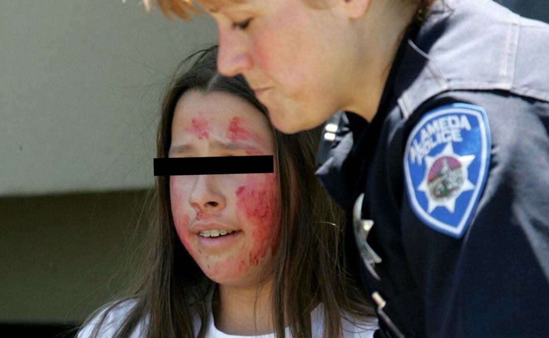Una oficial de policía atiende a una estudiante voluntaria que actúa como víctima durante un simulacro de "tirador activo" en EU. Foto: Getty Images