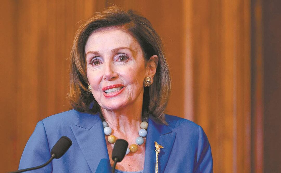 Nancy Pelosi, antes de firmar el proyecto que extiende el presupuesto. Foto: Mandel Ngan/ AFP.