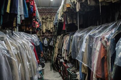 Asegura SAT 48.5 toneladas de ropa de paca