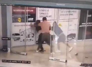 Detienen a dos taxistas por golpear y extorsionar a chofer de aplicación en Cancún, Quintana Roo