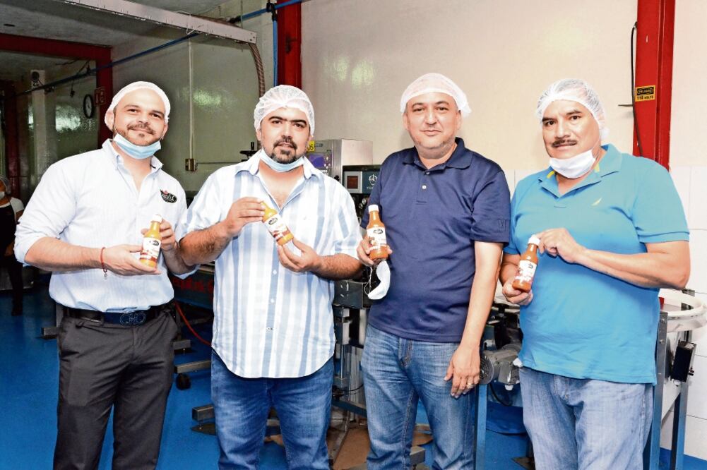 Alimentos Tres G nació maquilando productos y en 2002 buscó posicionarse como una marca propia con el nombre de Zaaschila. Actualmente cuenta con una línea de salsas y aderezos. (FOTOS: EMILIO VÁSQUEZ. EL UNIVERSAL)