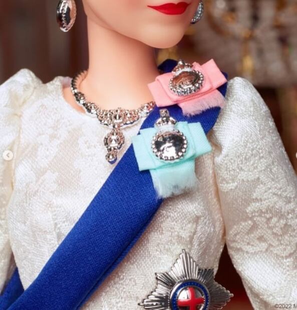 La reina Isabel II ya tiene su propia muñeca Barbie