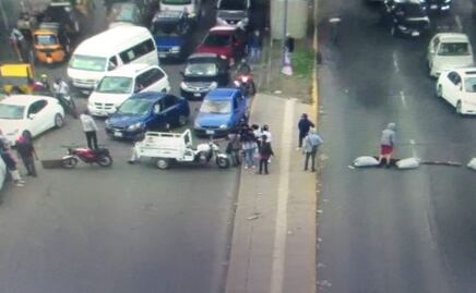 Bloquean avenida Central; exigen la liberación de grupo de presuntos narcomenudistas