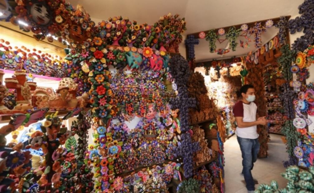 Desorganización y esperanza en aplicación de vacunas, migración y multitudes en las calles, entre las fotos de la semana