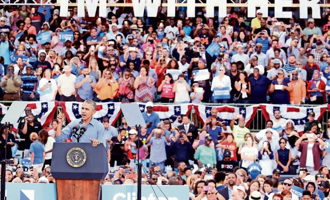 Barack Obama, mandatario de Estados Unidos, se presentó ayer en Florida durante un acto de campaña en el que apoyó a la demócrata Hillary Clinton (JOHN RAOUX. AP)