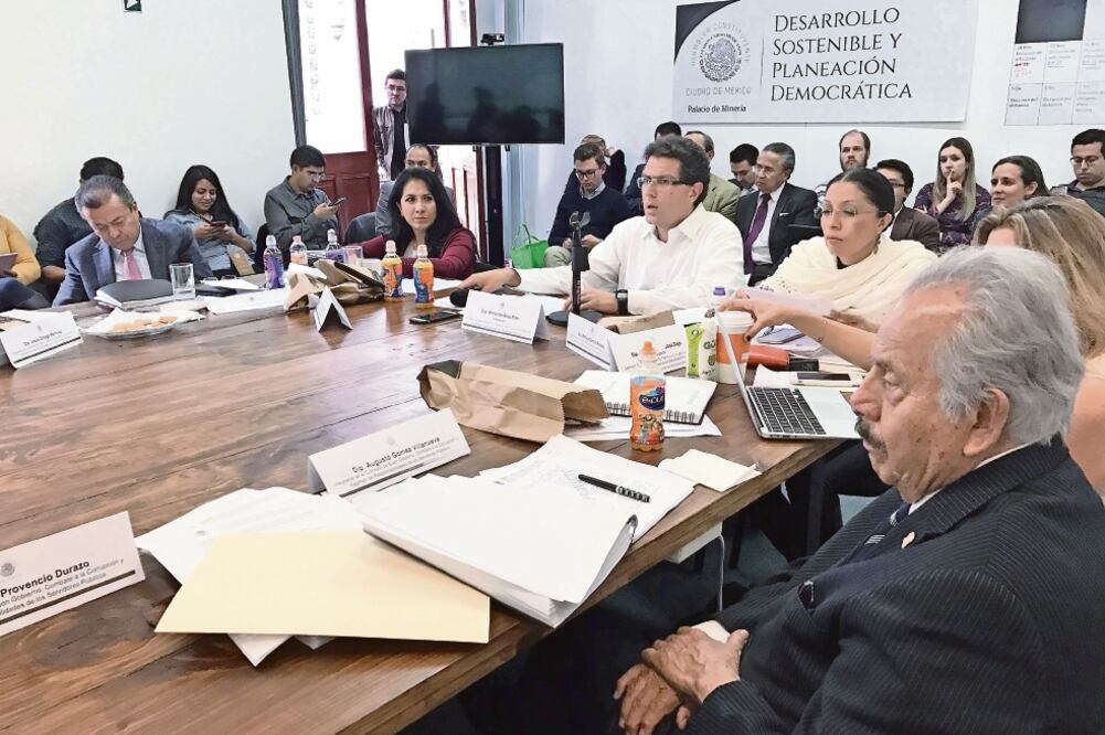 El proyecto de dictamen publicado en la gaceta parlamentaria de la Cámara de Diputados, será discutido este martes en lo general y particular para que después sea puesto a consideración del Pleno de la Asamblea Constituyente (ISMENE FLORES. EL UNIVERSAL)