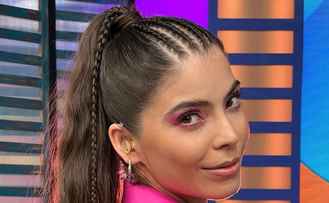 Esmeralda Ugalde posando. Fuente: Instagram @esmeoficial