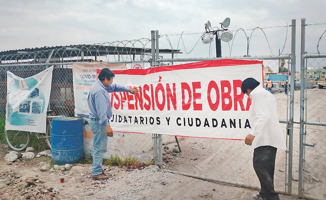 Ejidatarios de Tonantitla colocaron sellos en la obra. Foto: Especial.