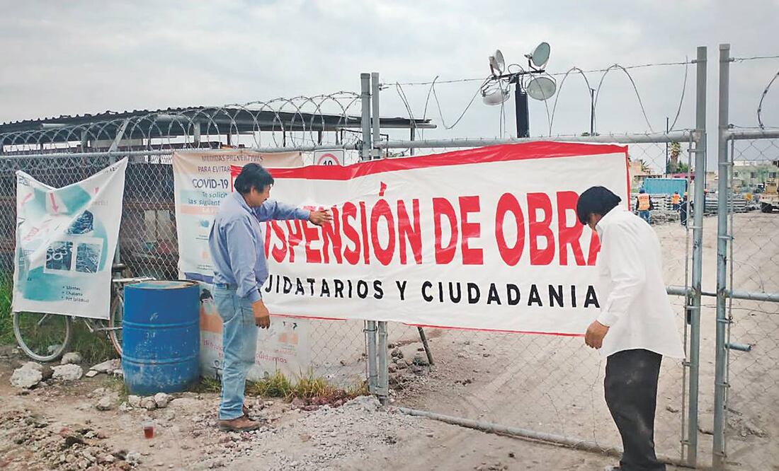 Ejidatarios de Tonantitla colocaron sellos en la obra. Foto: Especial.