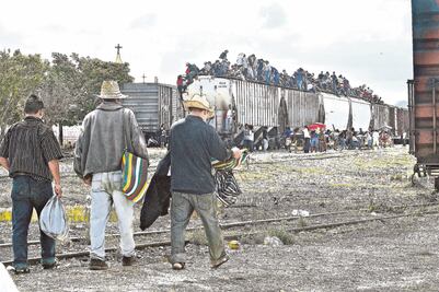 Urgen a garantizar derechos humanos de los migrantes
