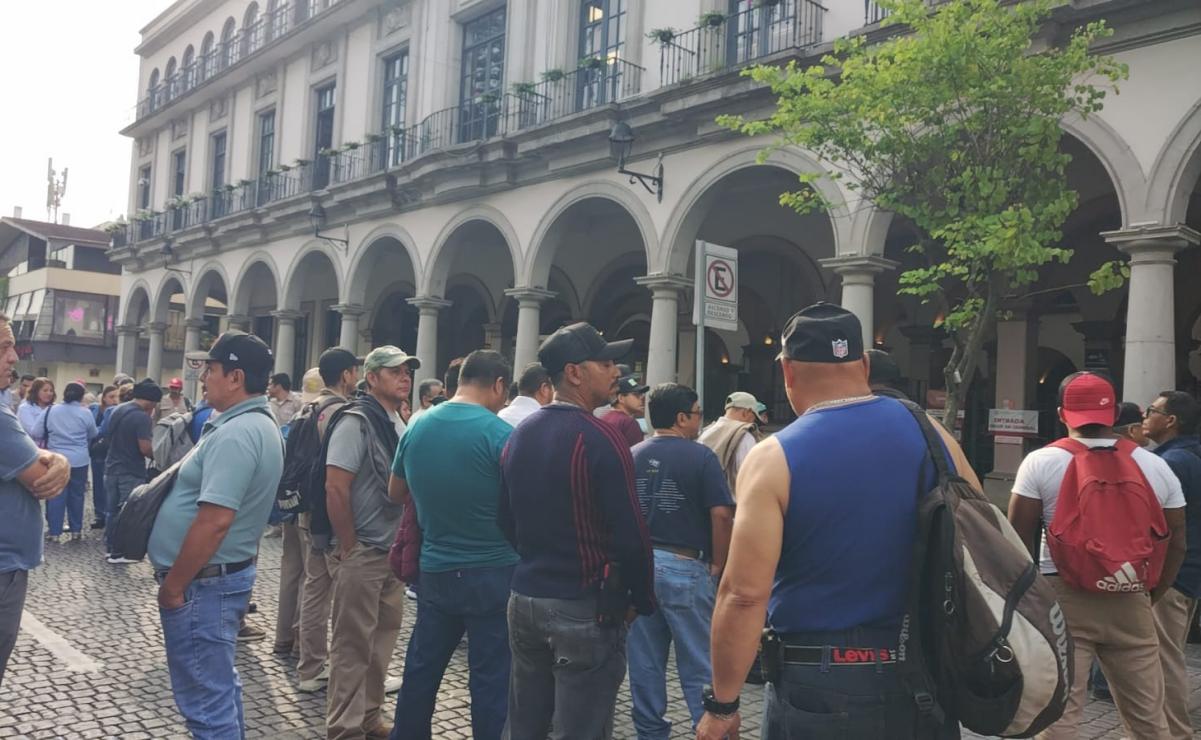 Los inconformes cerraron una de las principales calles del Centro Histórico y denuncian violaciones a su contrato colectivo de trabajo y amenazas