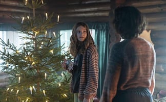 De Santa cómico a Scrooge oscuro: Series para maratonear en casa estos días navideños 