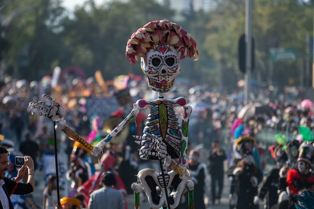 El Desfile de Día de Muertos de la Ciudad de México se ha convertido en uno de los eventos más representativos y esperados del país
Foto: Cultura CDMX