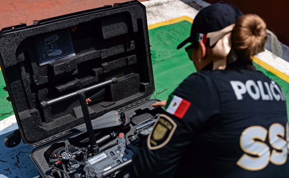 Los sobrevuelos que se realizan en la Ciudad son para nutrir las tareas de investigación de la policía capitalina, contó uno de sus elementos. Foto: Hugo Salvador / EL UNIVERSAL