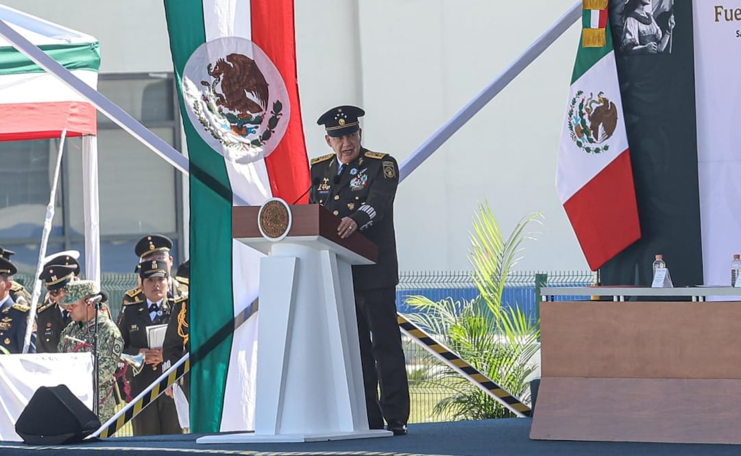El general Ricardo Trevilla Trejo, titular de la Secretaría de la Defensa Nacional (Defensa), en la ceremonia de Aniversario 111 de la Fuerza Armada de México en la Base Aérea Militar No. 1 en Santa Lucia. Foto: Gabriel Pano/EL UNIVERSAL