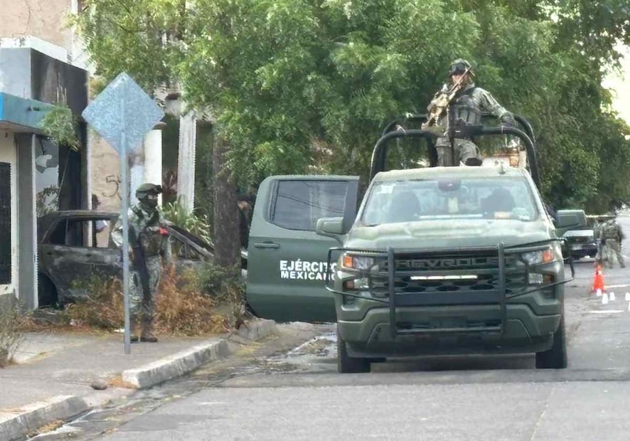 Los elementos del ejército y la Policía Municipal no lograron detener a los presuntos responsables. Foto: Especial