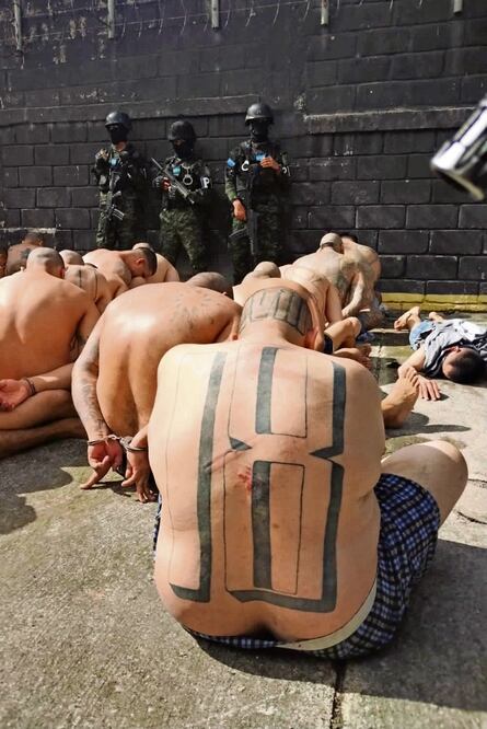 Presos de la pandilla Barrio 18.