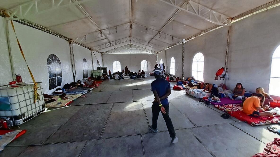 Migrantes explicaron que si se les permite entrar y salir de un campamento, sí aceptarían resguardarse ahí, Foto: Paola Gamboa / EL UNIVERSAL
