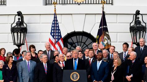 "Estamos haciendo grande a EU"; celebra Trump la reforma fiscal