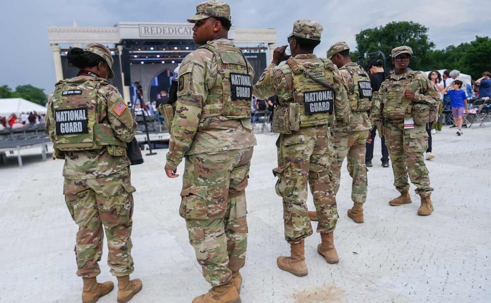 Miembros de la Guardia Nacional patrullan en Rededicate 250, una reunión de oración cristiana mayoritariamente conservadora en honor al 250 aniversario de Estados Unidos, en el National Mall, el domingo 17 de mayo de 2026, en Washington. Foto: AP