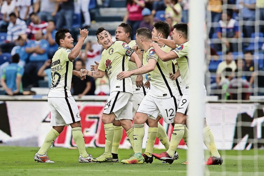 Los americanistas salieron felices del estadio Azul, tras una gran reacción sobre los Cementeros que los habían doblegado en la primera parte (ALEJANDRO ACOSTA. EL UNIVERSAL)